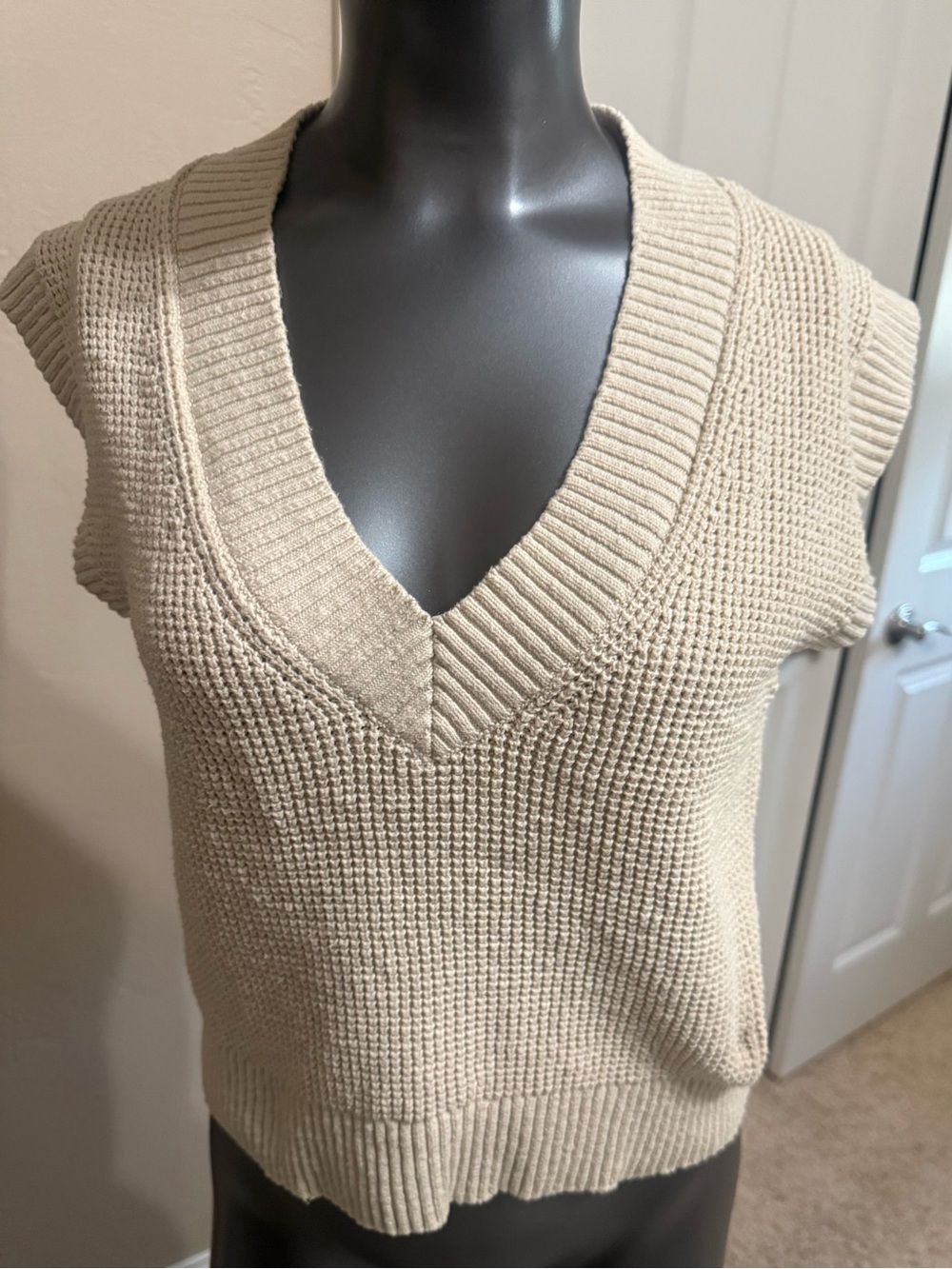Madewell Sleeveless V-Neck Knit Vest - Beige
